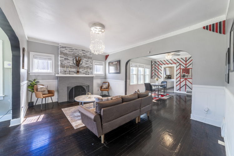 Listing Image 11