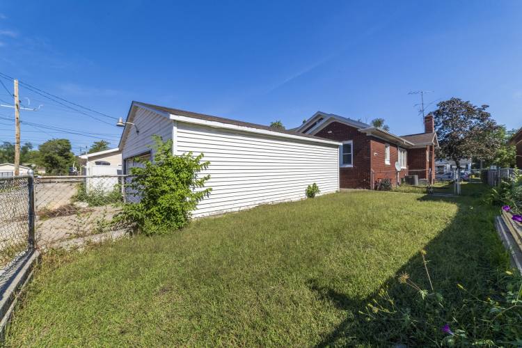 Listing Image 44
