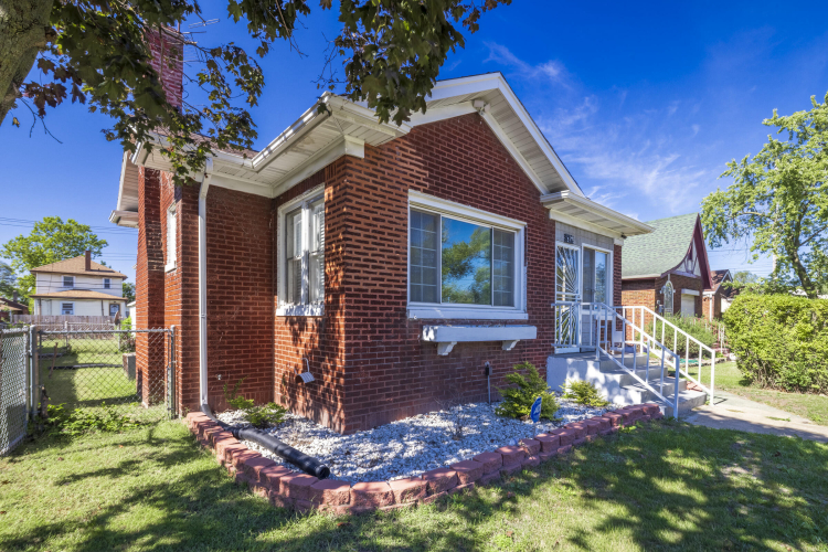 Listing Image 56