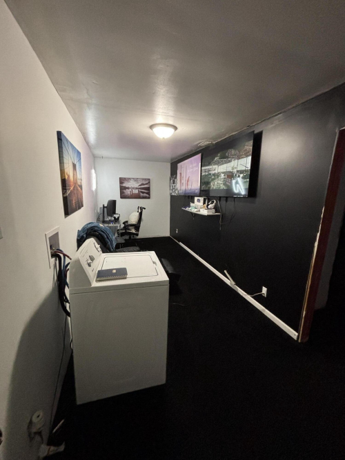 Listing Image 4