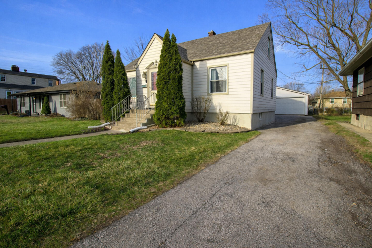 Listing Image 4