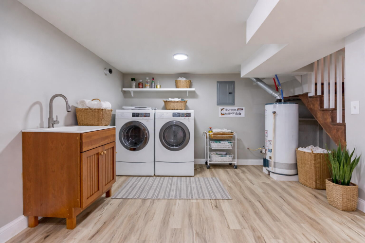 Listing Image 9