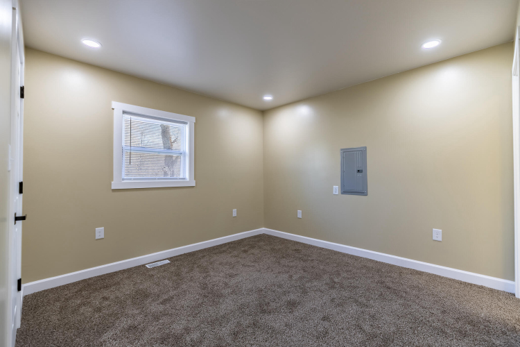 Listing Image 17