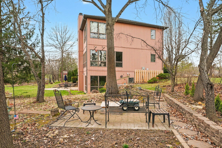 Listing Image 4