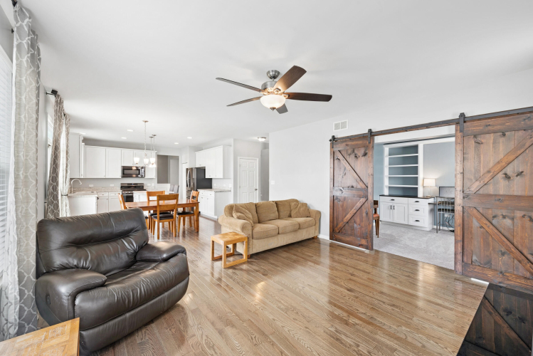 Listing Image 7