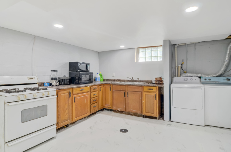 Listing Image 16