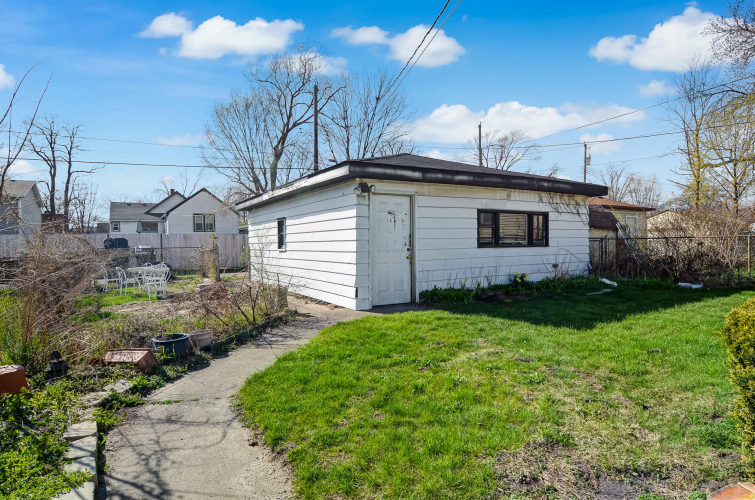 Listing Image 4