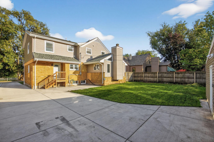 Listing Image 5