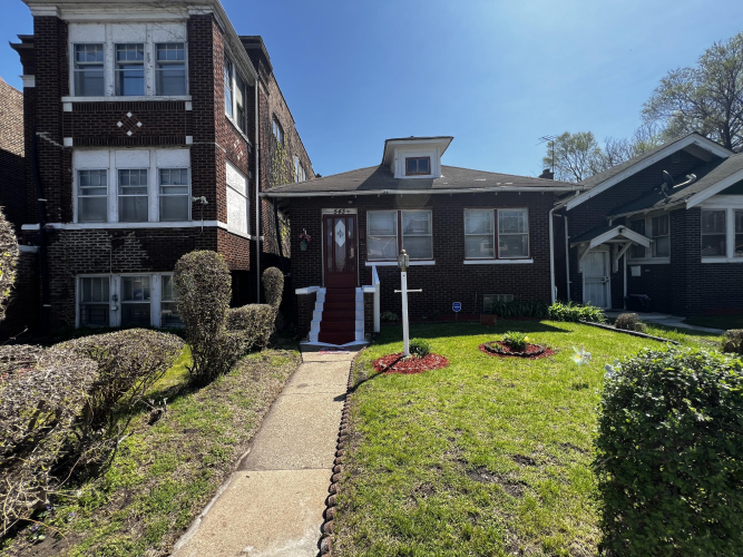 Listing Image 4