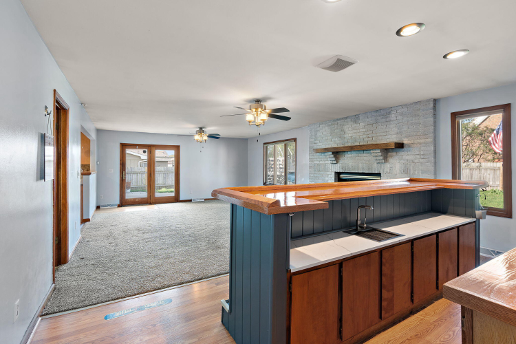 Listing Image 10
