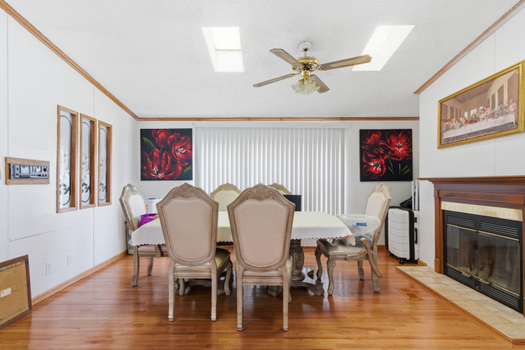 Listing Image 17