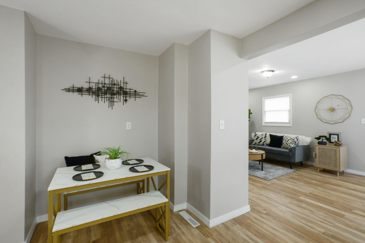 Listing Image 5