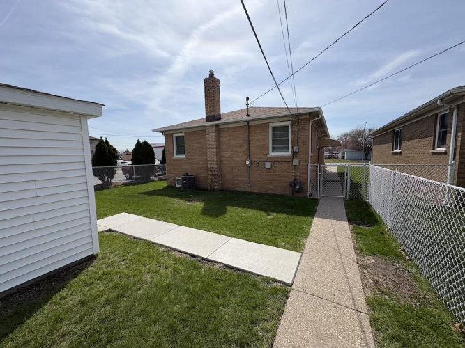 Listing Image 5