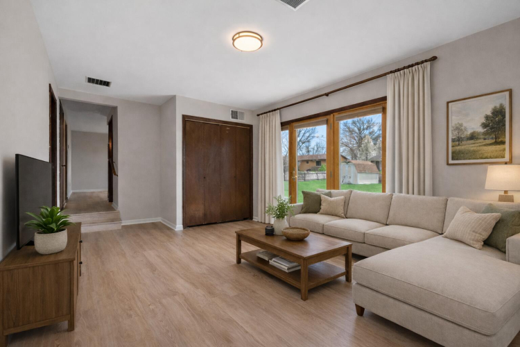Listing Image 10