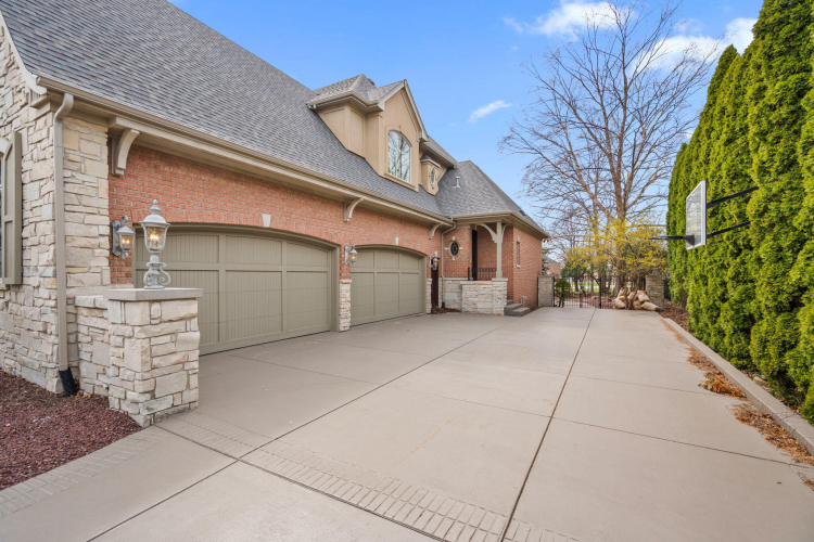 Listing Image 114