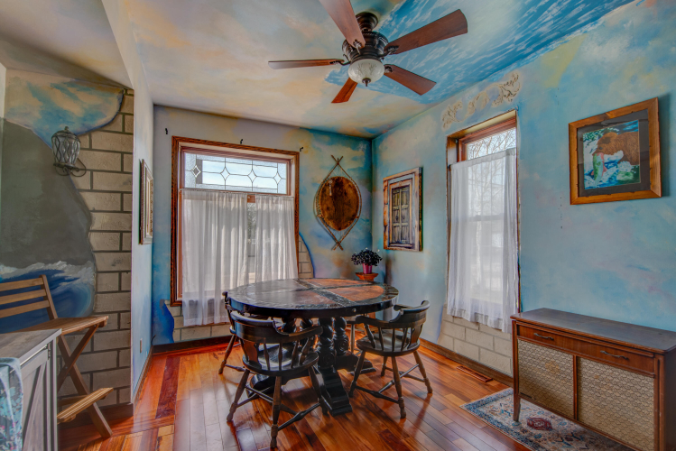 Listing Image 12