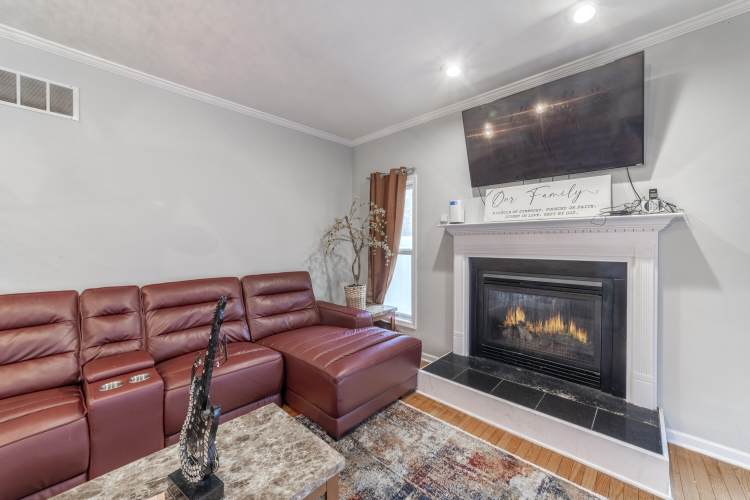 Listing Image 16