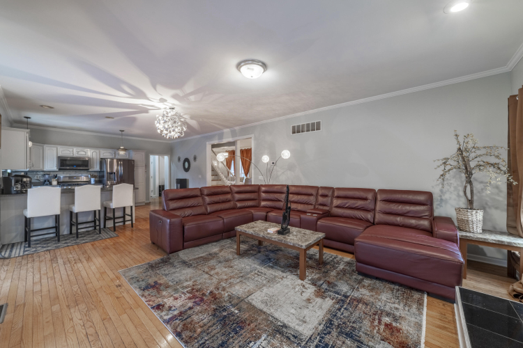 Listing Image 18
