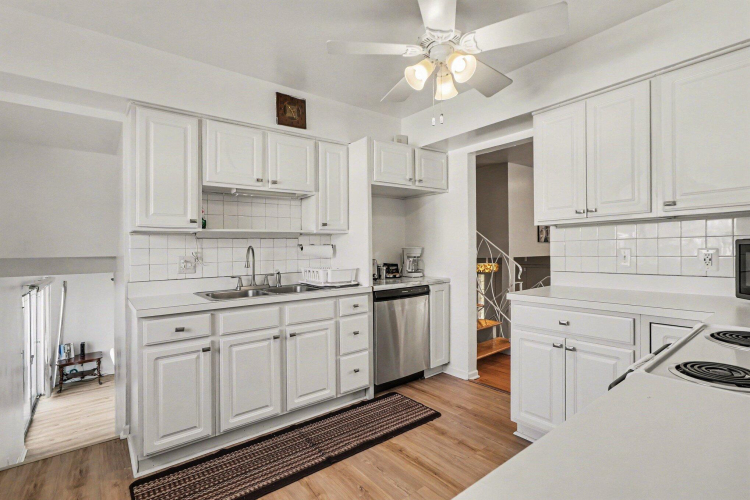 Listing Image 15