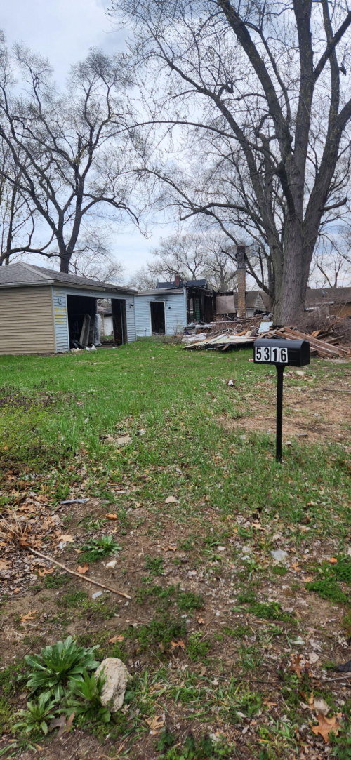 Listing Image 4