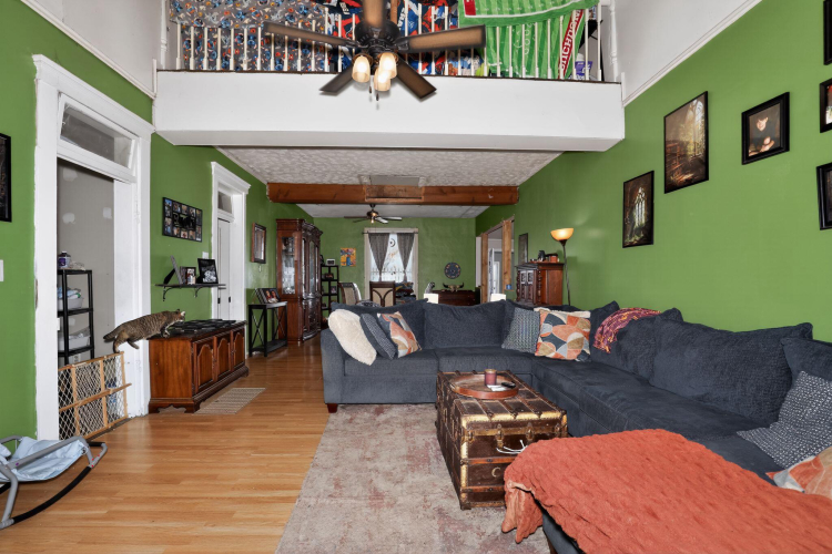 Listing Image 7