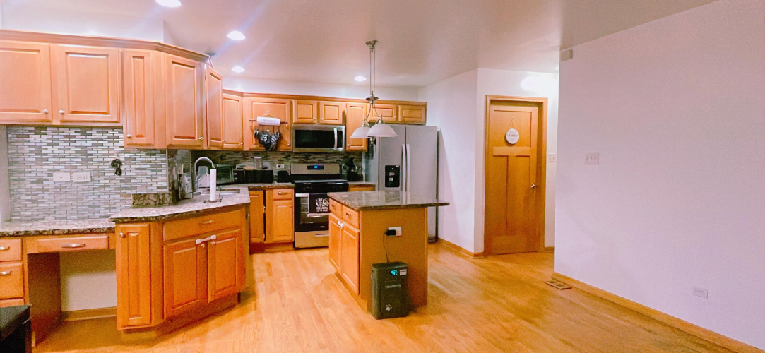 Listing Image 12