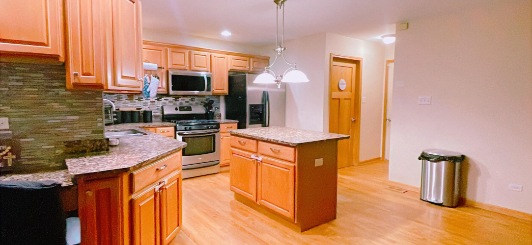 Listing Image 9
