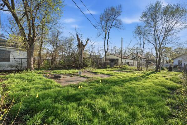 Listing Image 11
