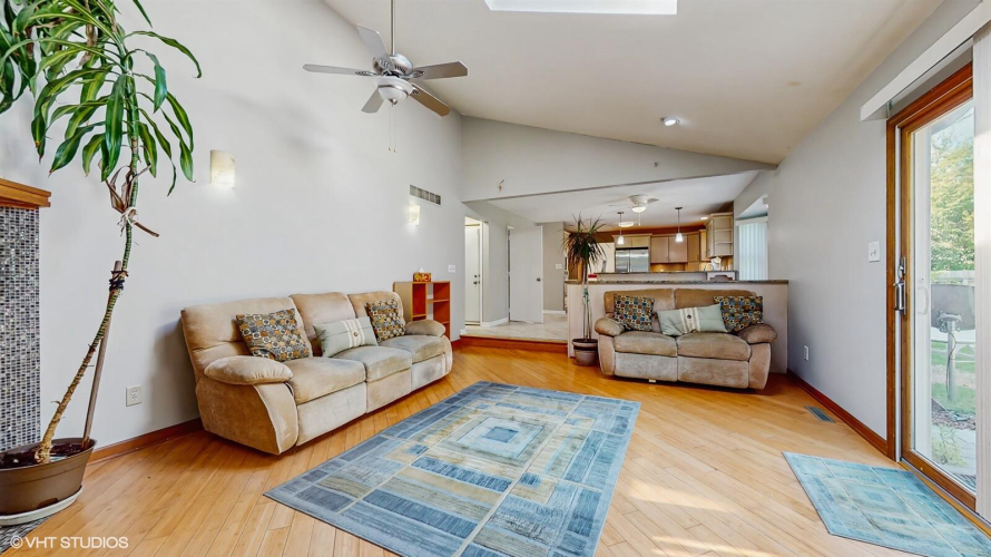 Listing Image 18