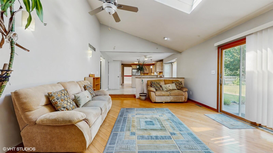 Listing Image 19