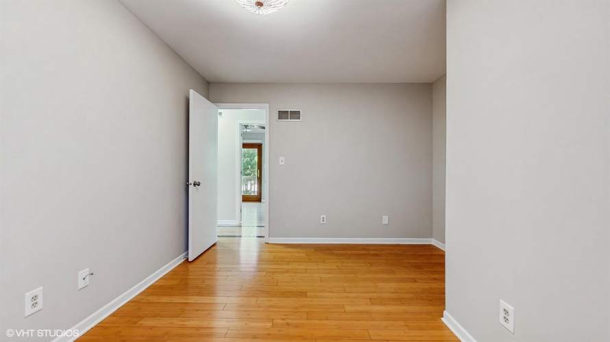 Listing Image 33