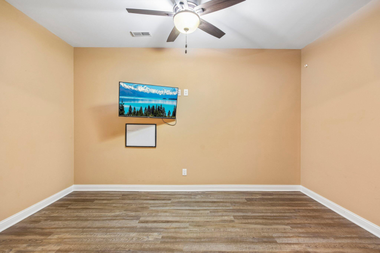 Listing Image 64