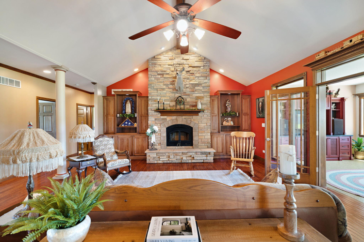 Listing Image 7