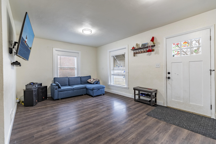 Listing Image 7