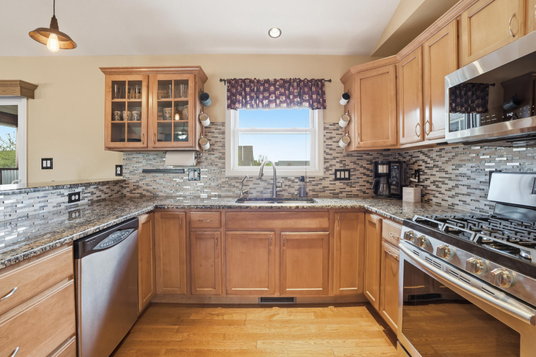 Listing Image 6
