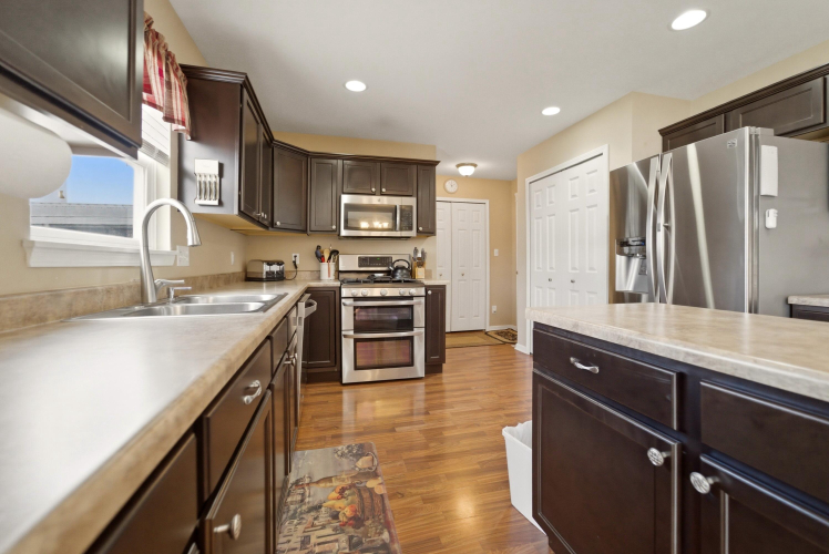 Listing Image 12