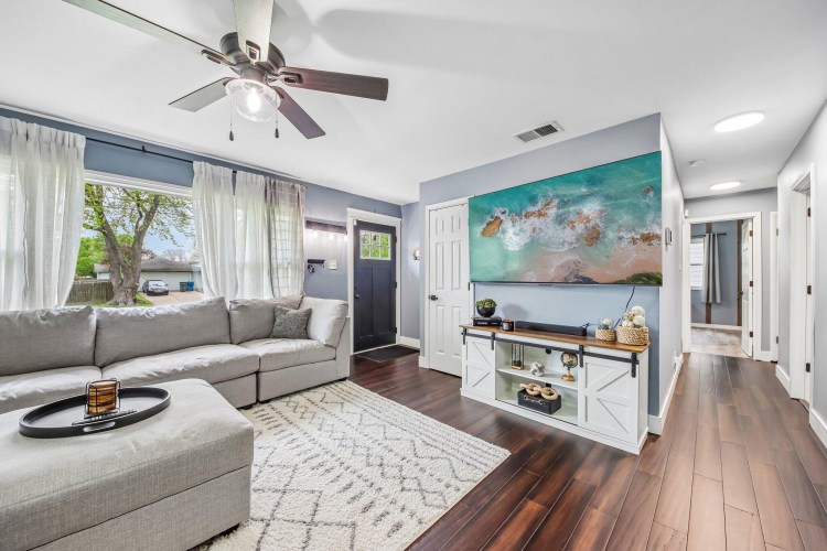 Listing Image 9