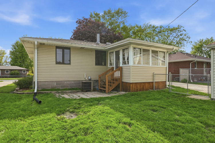 Listing Image 19