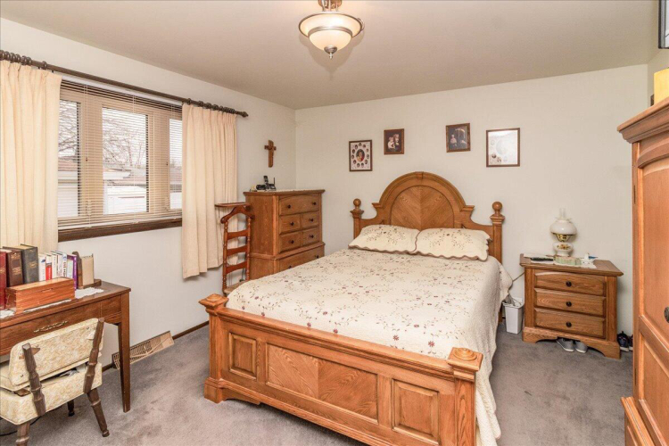 Listing Image 12