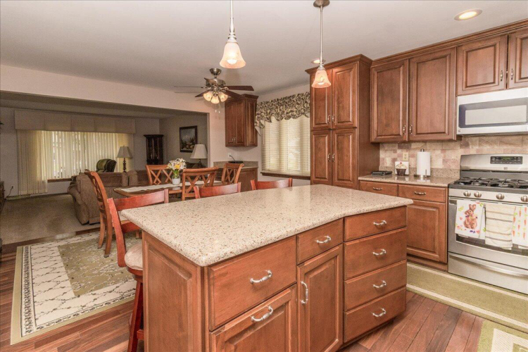 Listing Image 3