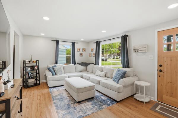 Listing Image 4