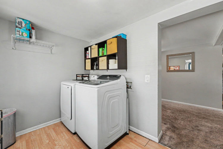 Listing Image 11