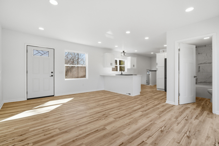 Listing Image 14