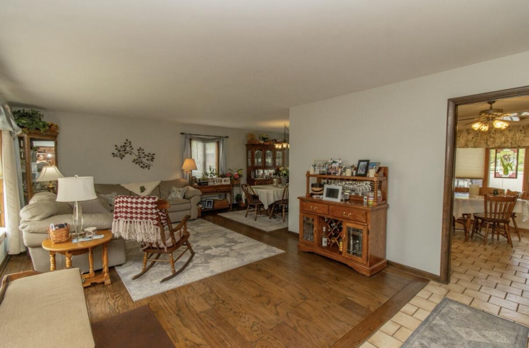 Listing Image 5