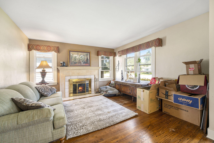 Listing Image 6