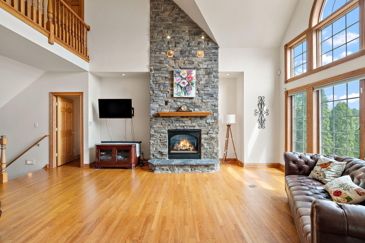 Listing Image 10