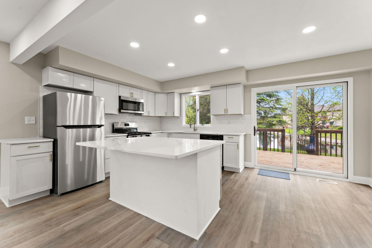 Listing Image 11