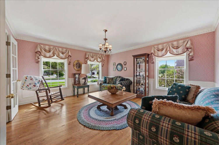 Listing Image 19