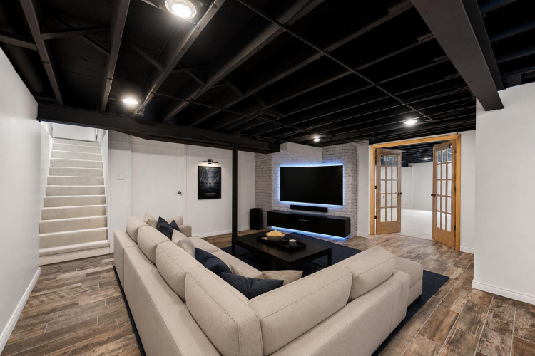 Listing Image 19
