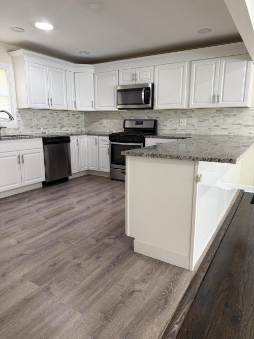 Listing Image 11